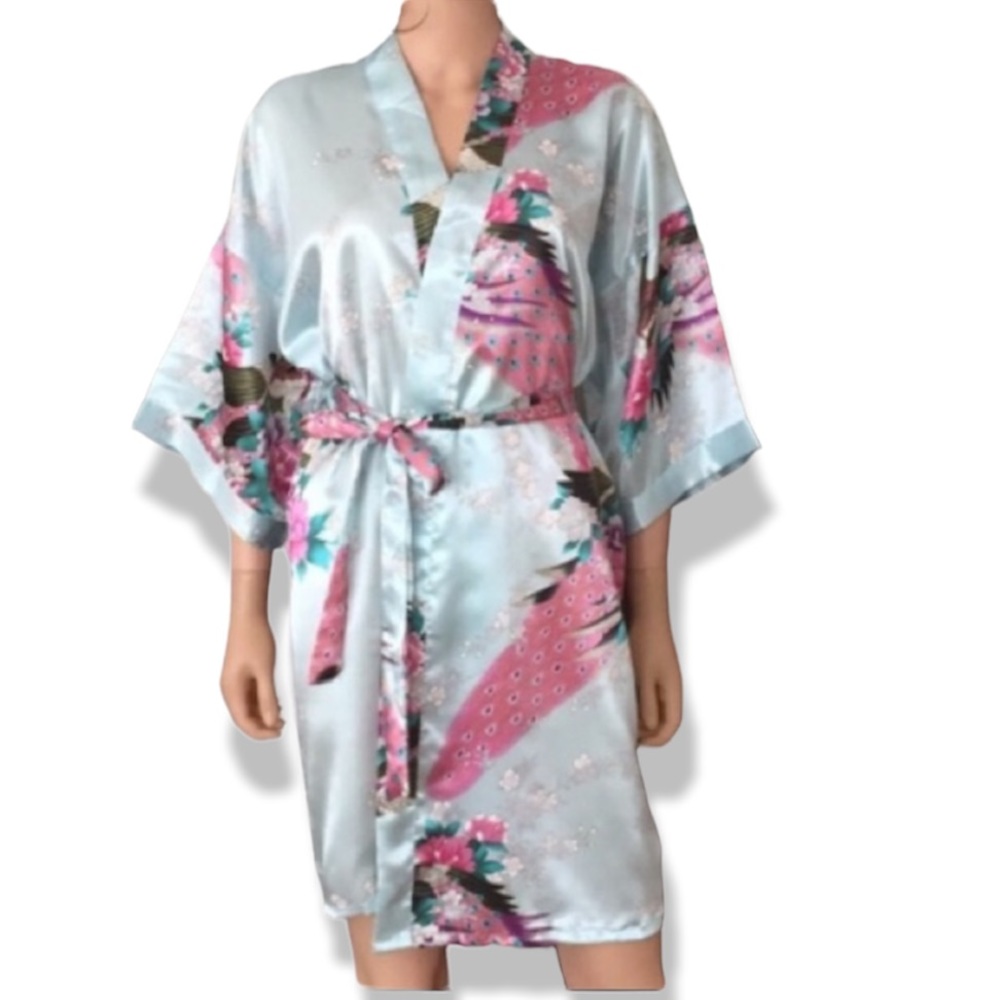 NWOT Asian Theme Satin Short Kimono Robe